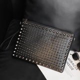 DAEYOTEN Famous Brands Men&#39;s Clutch Handbag Rivets Decoration Envelope Bag Unisex Pu Leather Handbags 2019 Free Shipping ZM0379